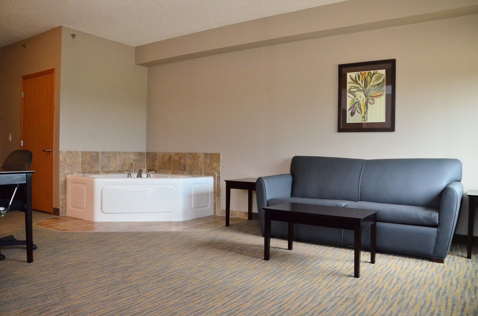 Qube Hotel Polk City Des Moines jacuzzi suite best near Polk City