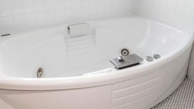 Southmoreland on the Plaza, an Urban Inn jacuzzi suite best boutique stay
