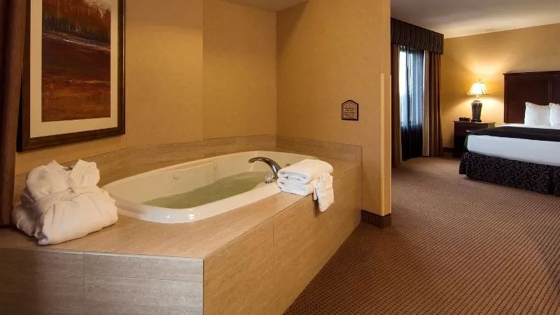 Grand Hotel at Bridgeport Tigard Oregon jacuzzi suite best overall