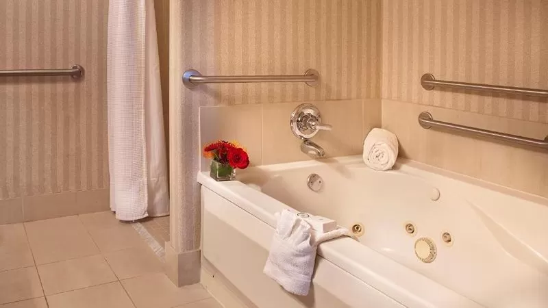 The Paramount Hotel Portland soaking tub suite downtown
