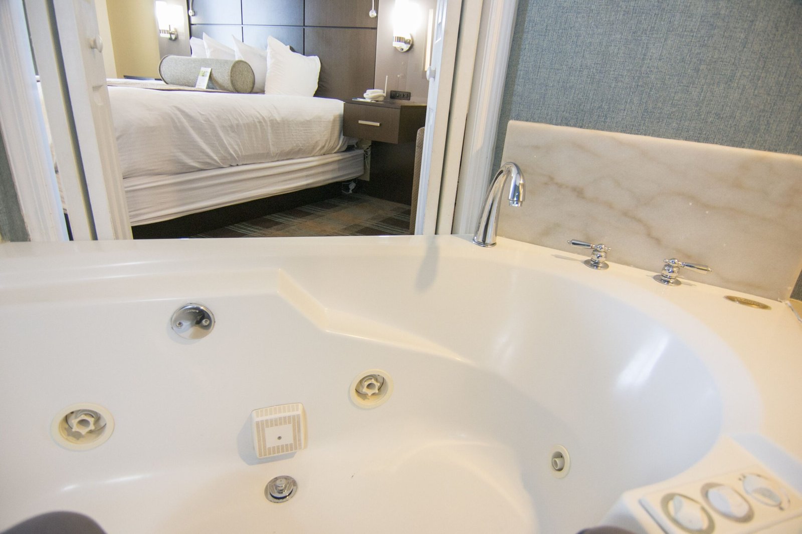 Wingate by Wyndham Orlando International Airport jacuzzi suite best near airport