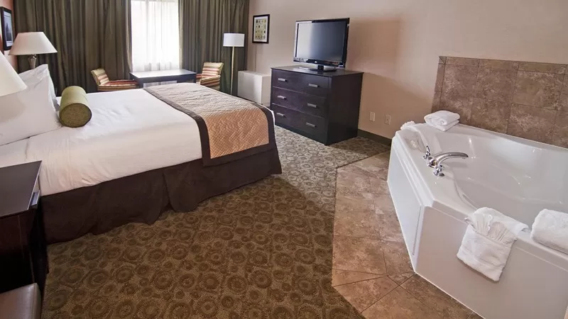 Wyndham Minneapolis South Burnsville jacuzzi suite best near Mall of America