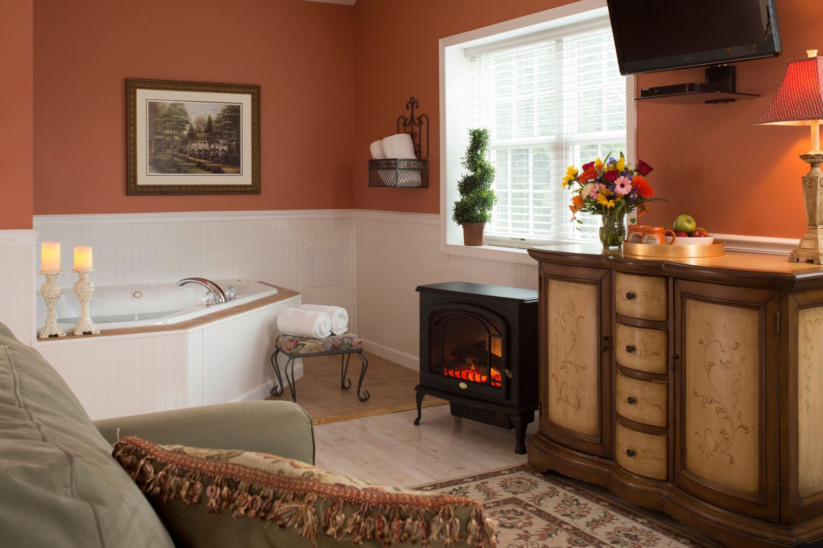 1825 Inn Bed and Breakfast jacuzzi suite highest-rated stay