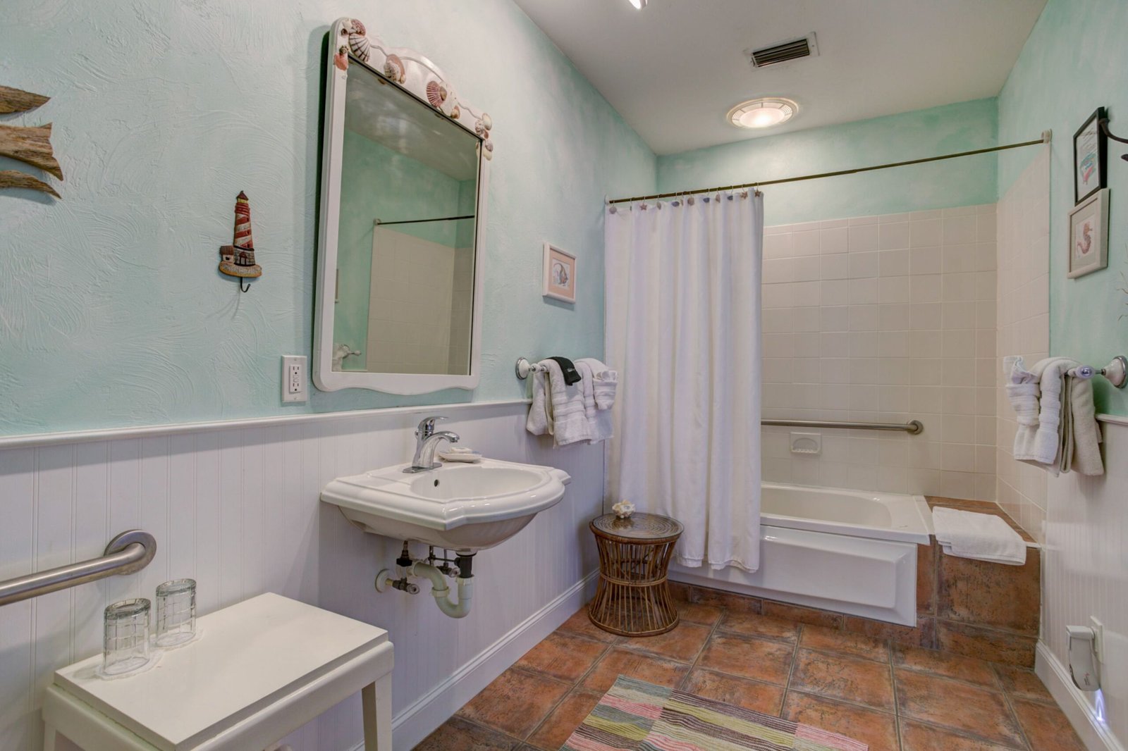 Anchor Inn NSB Bed & Breakfast jacuzzi suite highest-rated stay