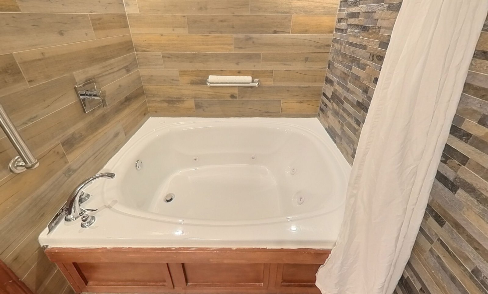 Arbors at Island Landing Hotel Suites jacuzzi suite best walkable location