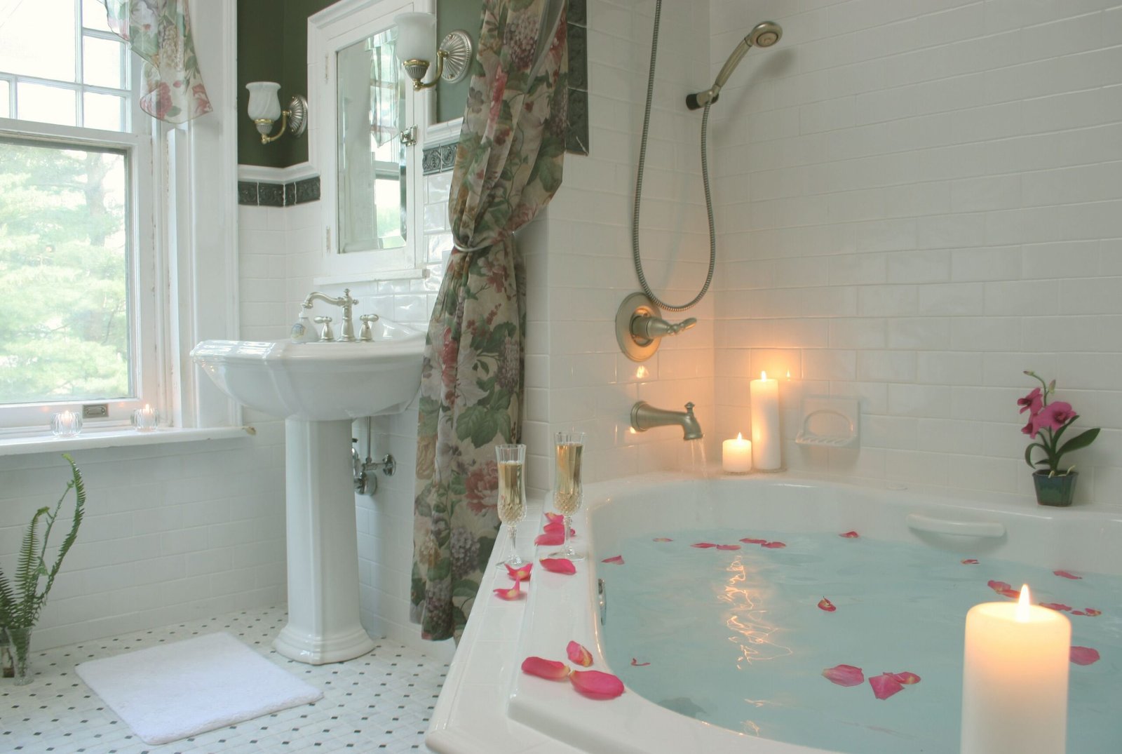 B. F. Hiestand House Bed & Breakfast jacuzzi suite best historic bed and breakfast