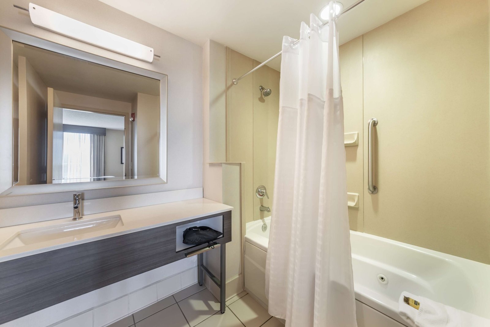Best Western Plus Kendall Hotel Suites Miami jacuzzi suite best suburban jacuzzi