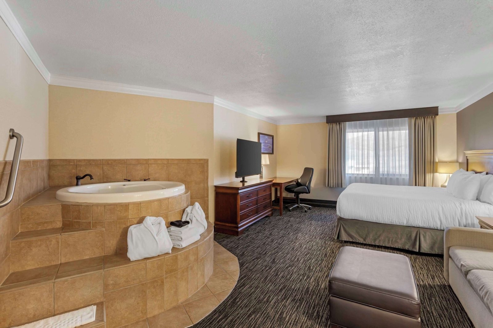 Best Western Plus Landmark Inn jacuzzi suite best value in park city