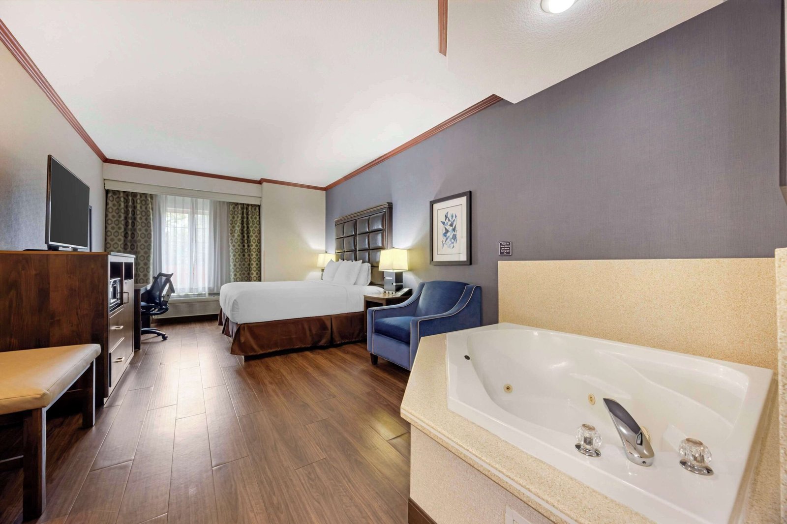 Best Western Plus Northwind Inn & Suites jacuzzi suite best confirmed jetted tub