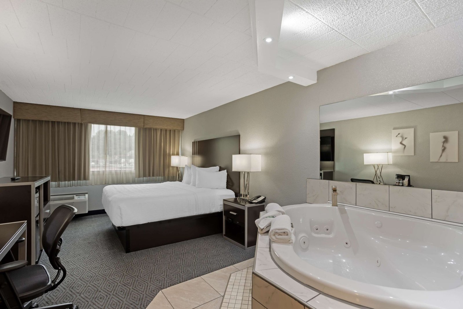 Best Western Plus Reading Inn & Suites jacuzzi suite best near reading