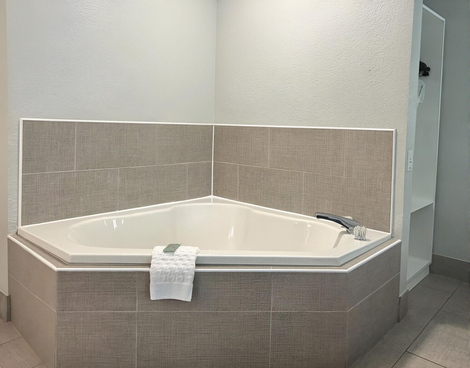 Best Western Shallotte Ocean Isle Beach Hotel jacuzzi suite best near ocean isle beach