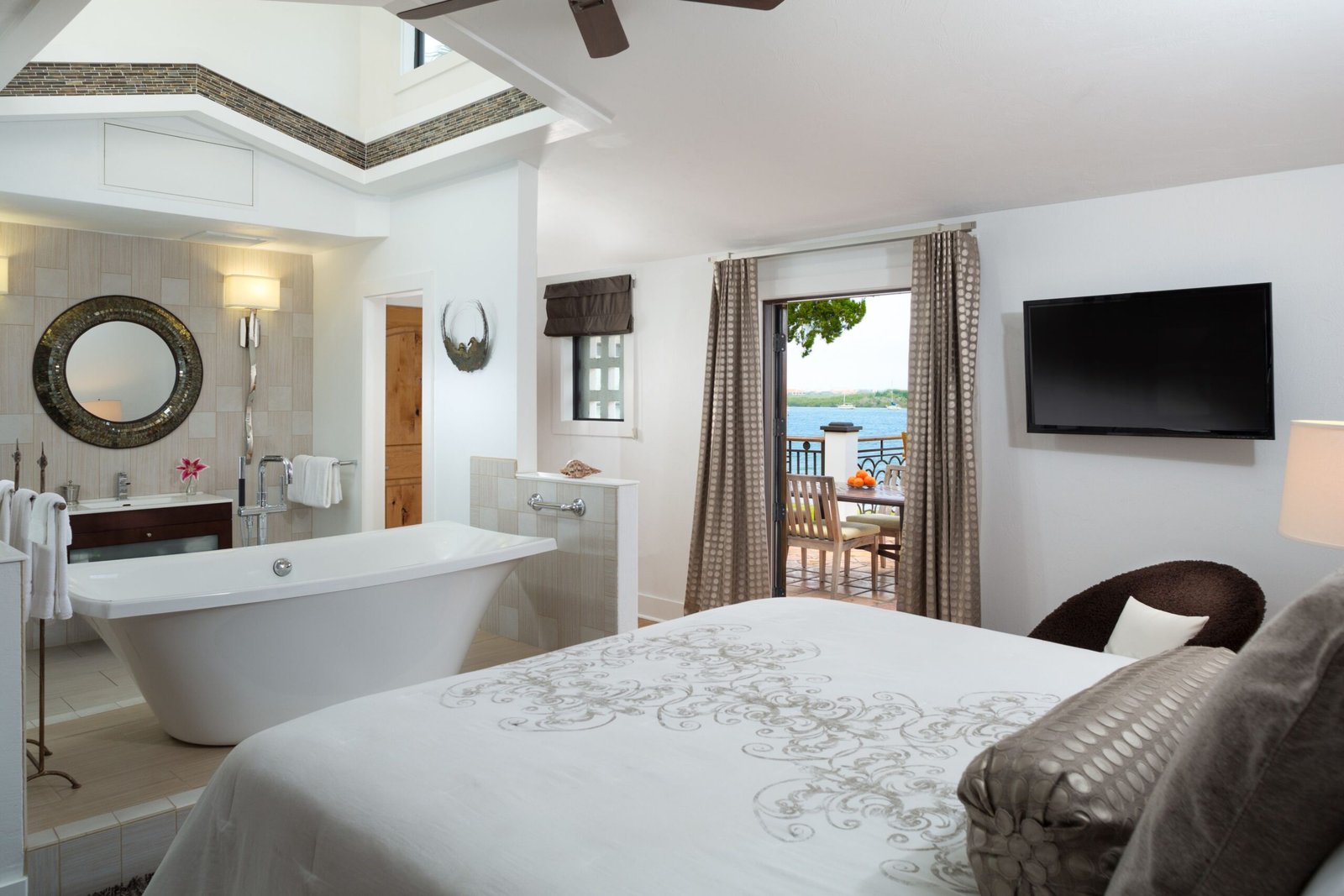 Black Dolphin Inn jacuzzi suite best overall