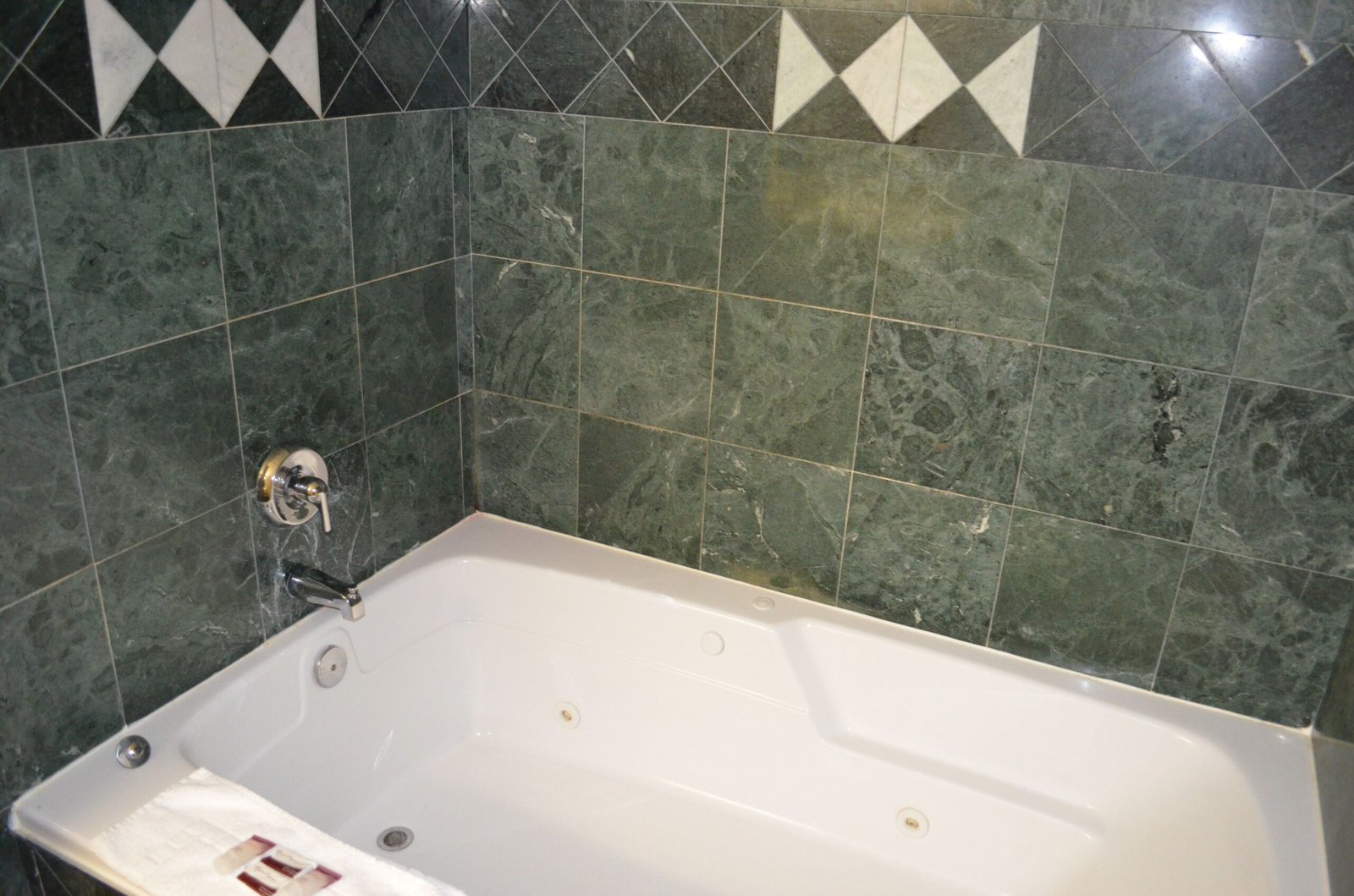 Comfort Inn Detroit Downtown jacuzzi suite best downtown jacuzzi