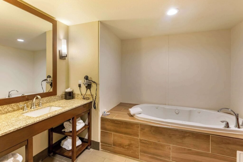 hotels with jacuzzi in room denver