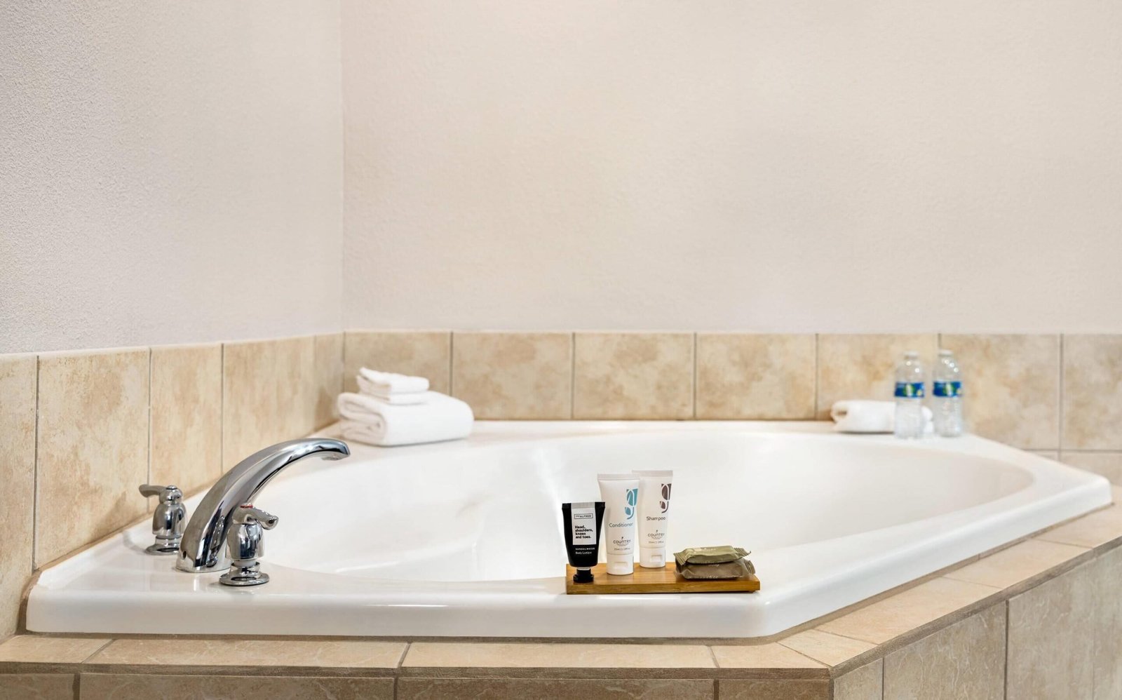 Country Inn & Suites by Radisson, Boise West - Meridian jacuzzi suite best value