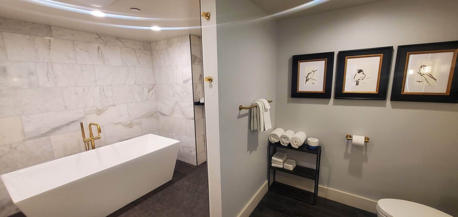 Crowne Plaza Phoenix - Chandler Golf Resort by IHG jacuzzi suite best golf resort