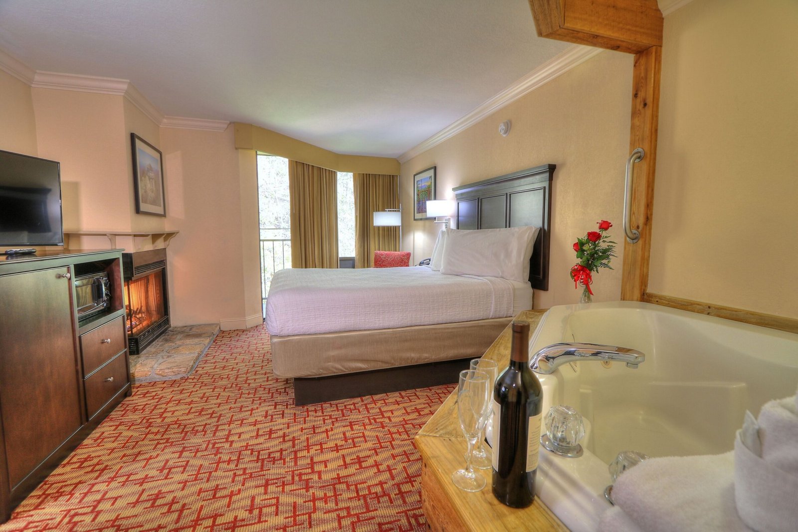 Edgewater Hotel Gatlinburg jacuzzi suite most walkable location