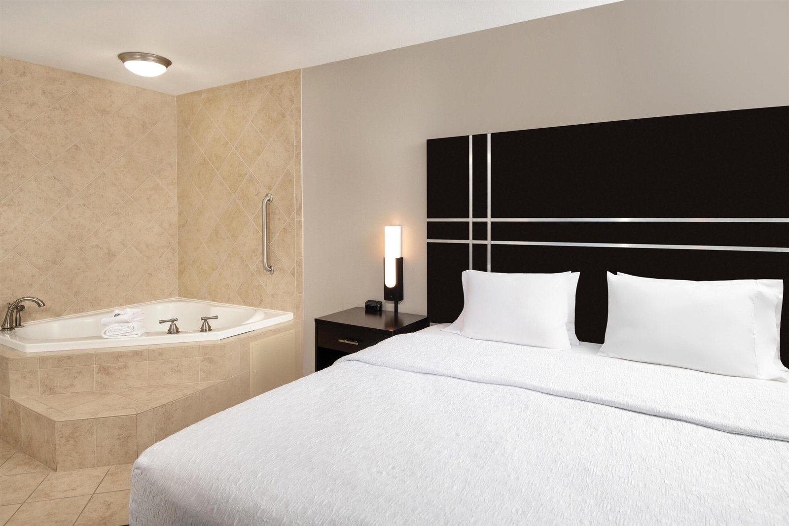 Hampton Inn Austin/Oak Hill jacuzzi suite best traditional hotel