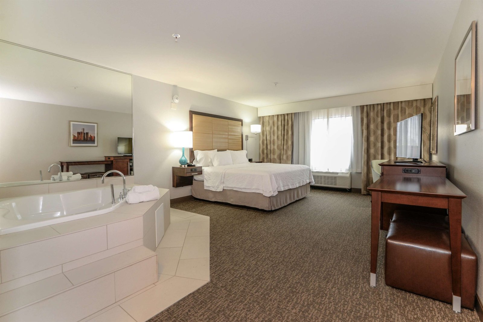 Hampton Inn Brighton jacuzzi suite most romantic