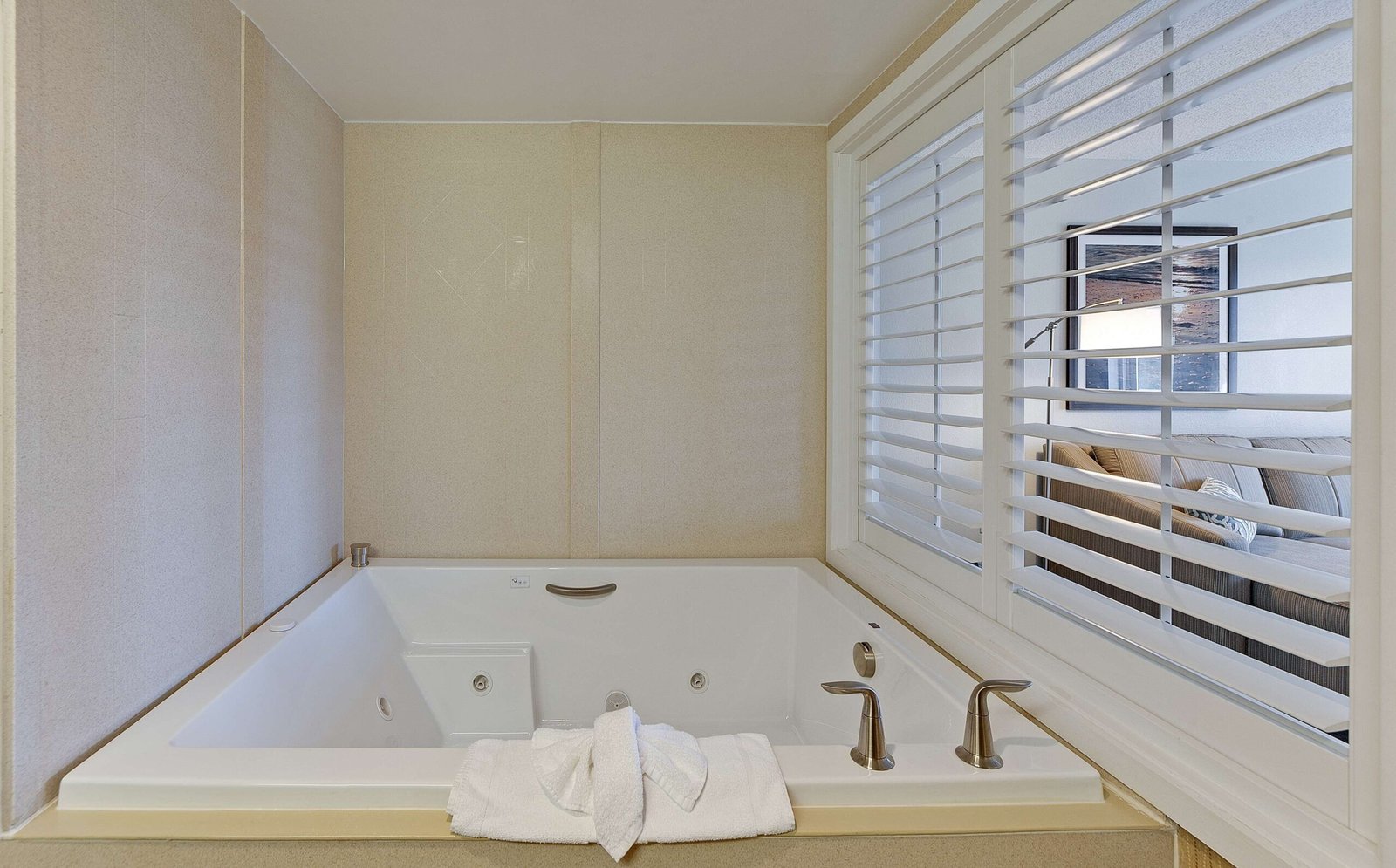 Hampton Inn Myrtle Beach Broadway at the Beach jacuzzi suite best near broadway at the beach