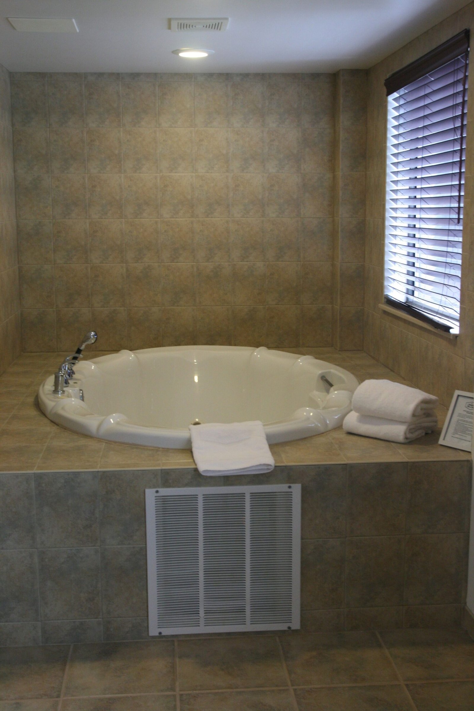 Hampton Inn & Suites Lino Lakes jacuzzi suite best in lino lakes