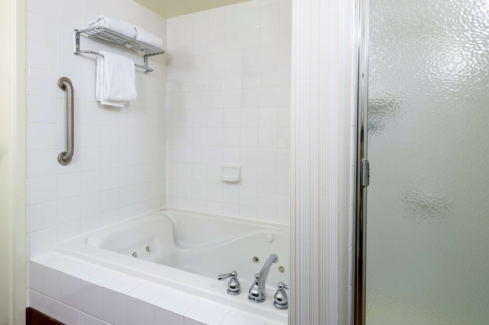 Hilton Garden Inn Edison/Raritan Center jacuzzi suite best for business travel