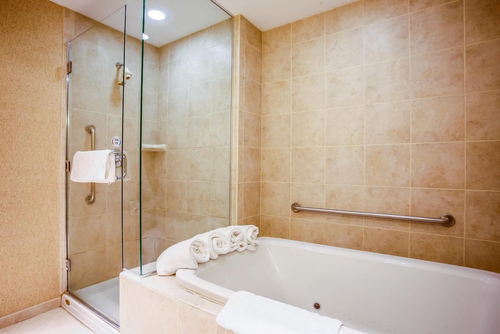 Hilton Garden Inn Milwaukee Northwest Conference Center jacuzzi suite best near conference center