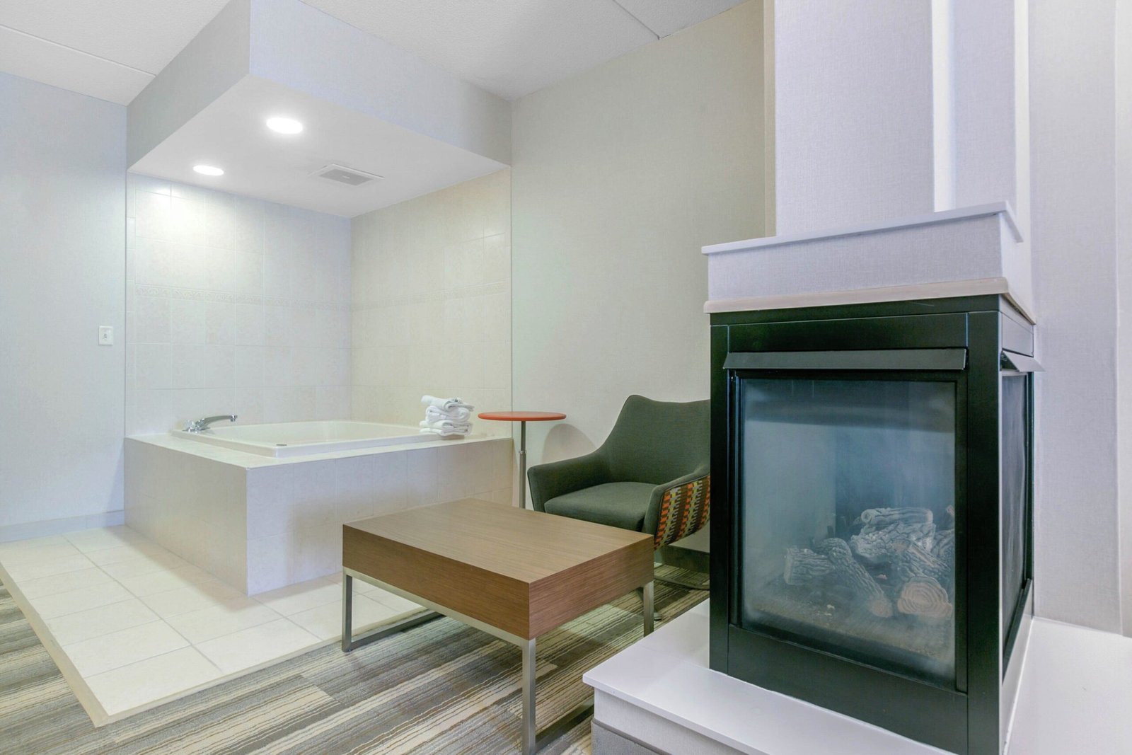 Holiday Inn Express Hotel & Stes Mt. Arlington Rockaway Area by IHG jacuzzi suite best near the lakes