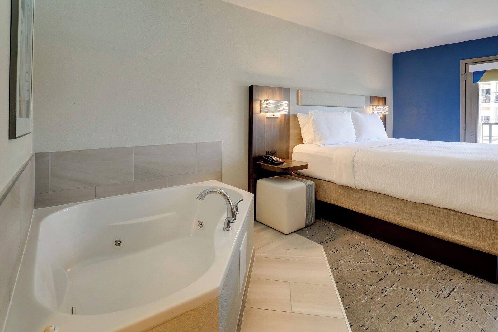 Holiday Inn Express Hotel & Suites Branson 76 Central by IHG jacuzzi suite best near dolly parton's stampede
