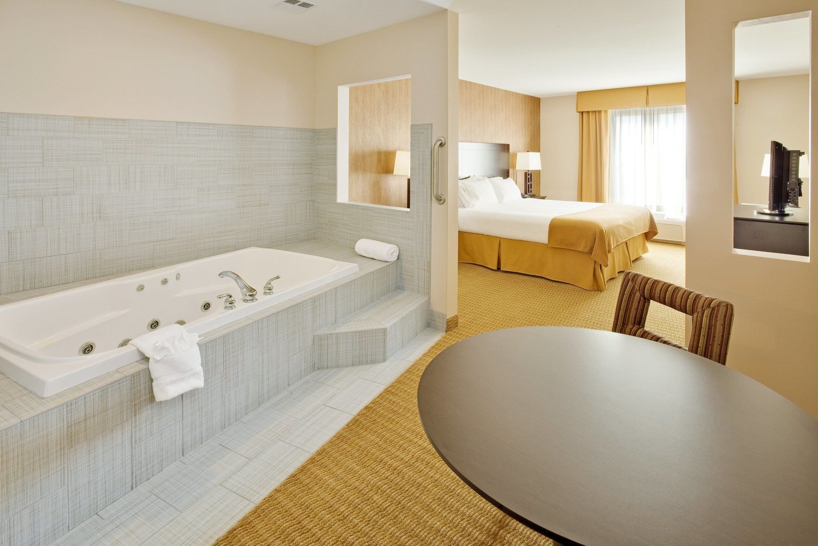 Holiday Inn Express Hotel & Suites Lebanon by IHG jacuzzi suite best overall