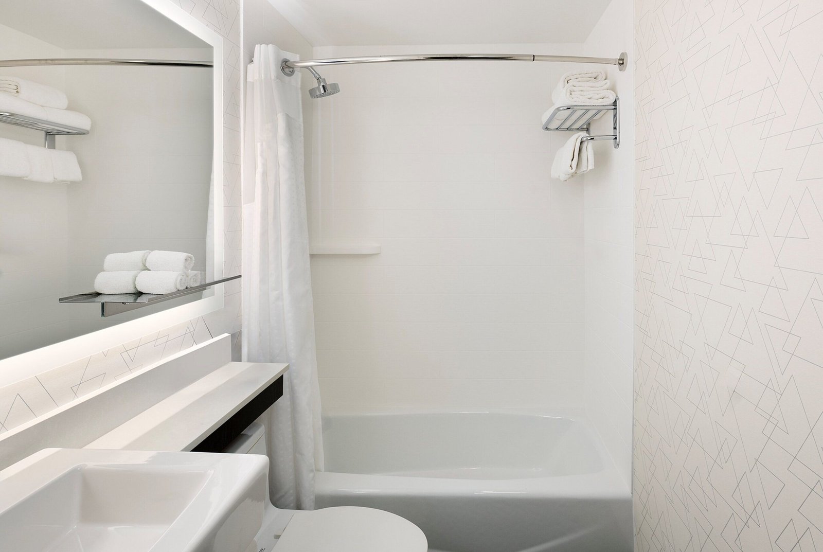 Holiday Inn Express NYC Chelsea NoMad jacuzzi suite most affordable Manhattan