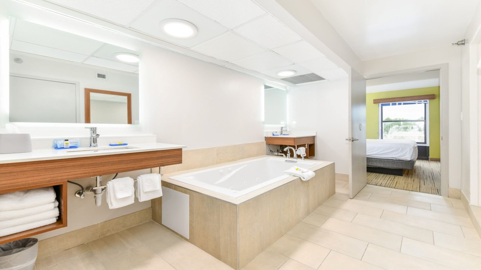 Holiday Inn Express Pigeon Forge Near Dollywood by IHG jacuzzi suite best near dollywood