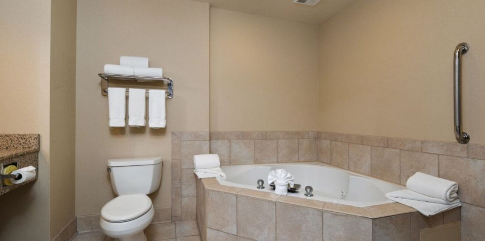 Holiday Inn Express & Suites Cherry by IHG jacuzzi suite best overall