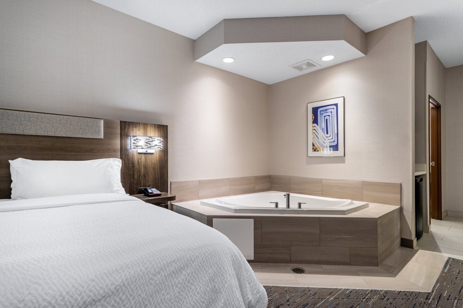 Holiday Inn Express & Suites Vadnais Heights by IHG jacuzzi suite best near maplewood mall