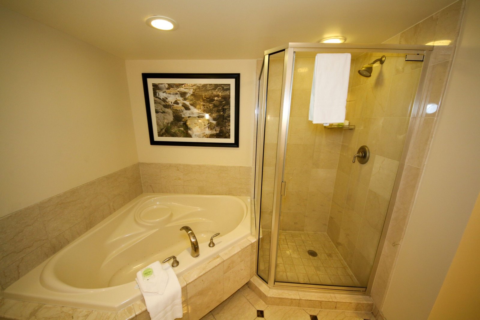 Hollywood Casino Hotel St. Louis jacuzzi hot tub suite best casino stay