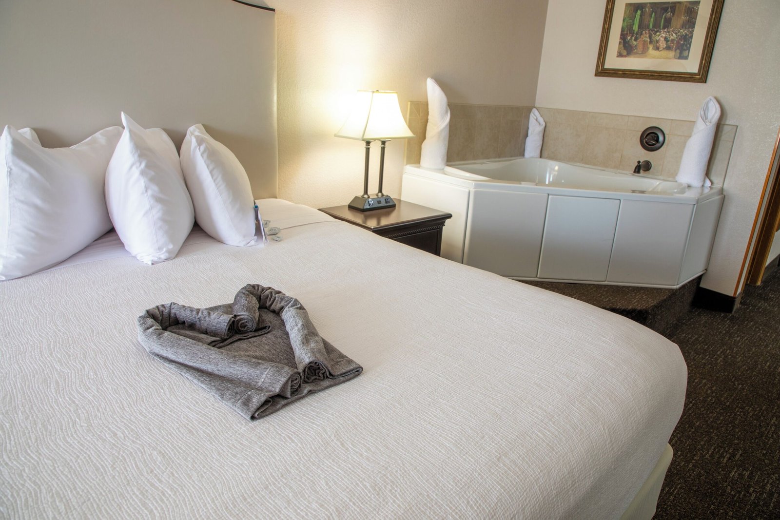 Hotel Grand Victorian jacuzzi suite best near highway 76 strip
