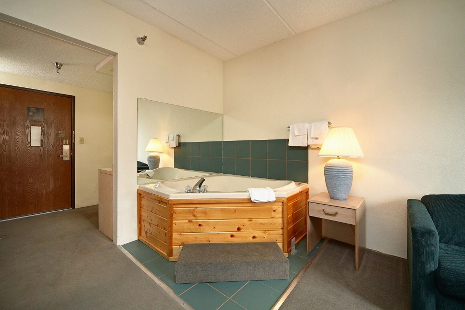 Hotel Pigeon Forge jacuzzi suite most affordable