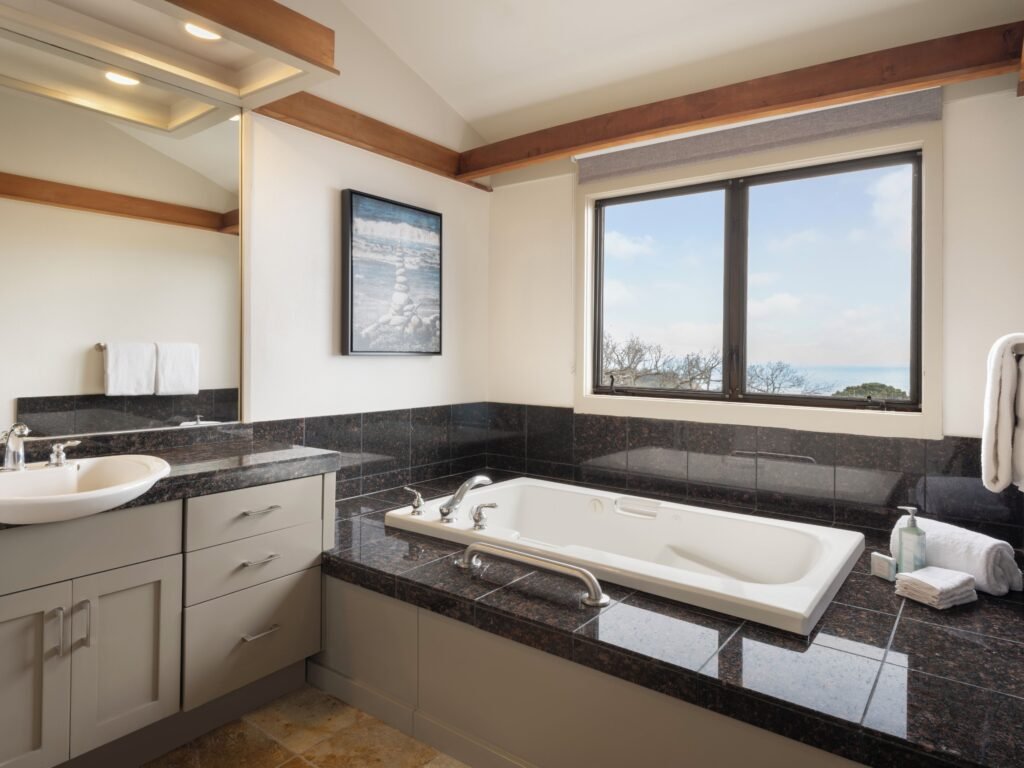 hotels with jacuzzi in room monterey