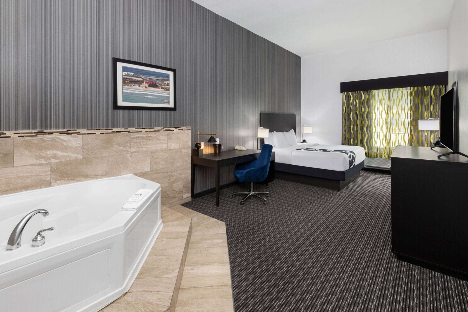La Quinta Inn & Suites by Wyndham Austin - Cedar Park jacuzzi suite best family suite