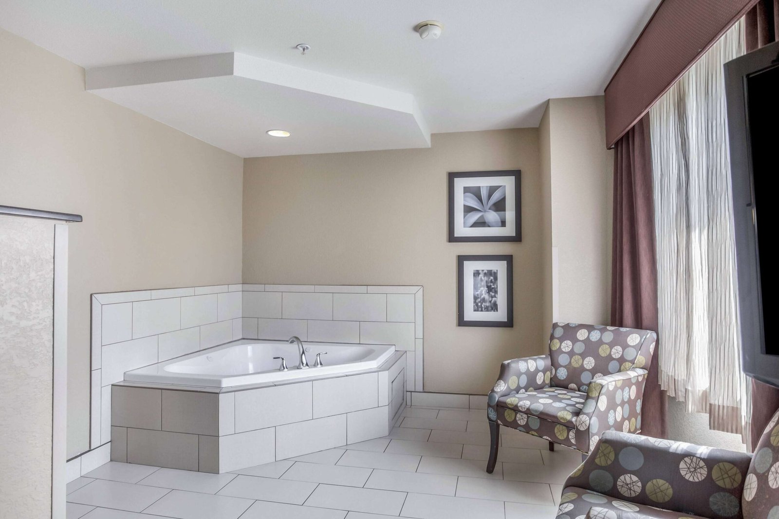 La Quinta Inn & Suites by Wyndham Meridian / Boise West jacuzzi suite best overall