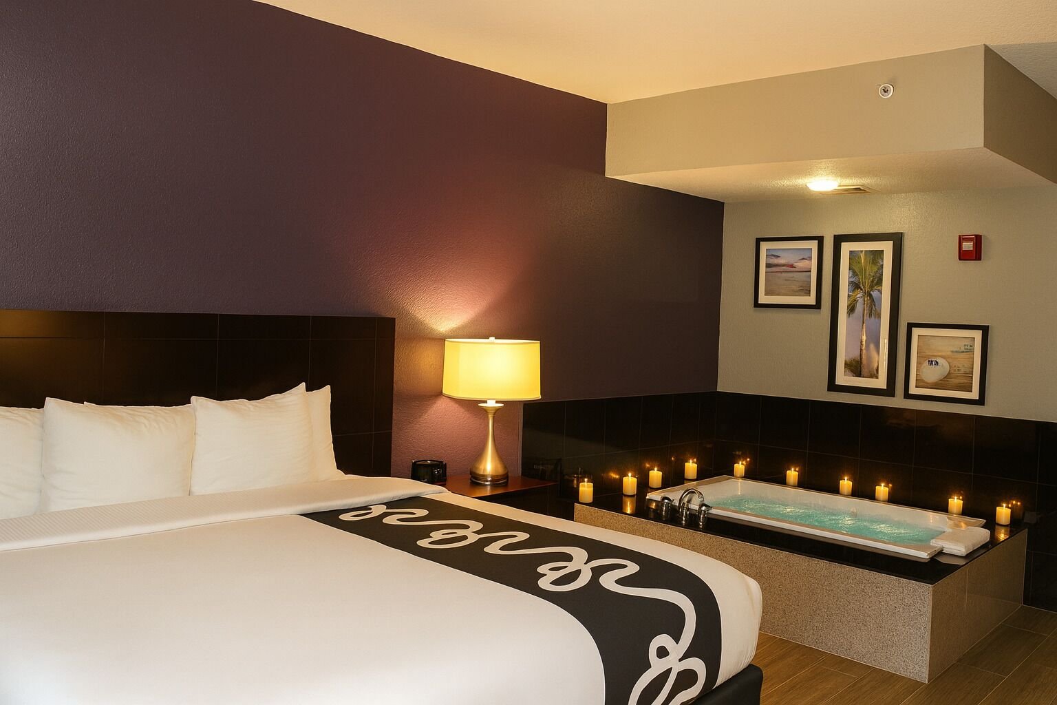 La Quinta Inn & Suites by Wyndham Port Orange / Daytona jacuzzi suite most affordable
