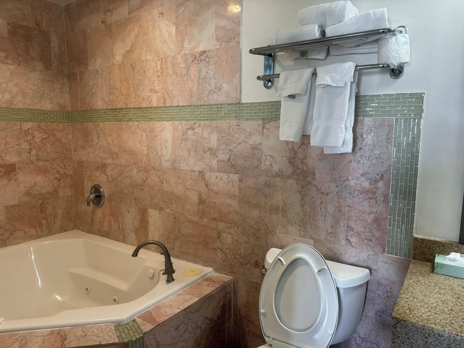 Lockhart Inn jacuzzi suite most affordable