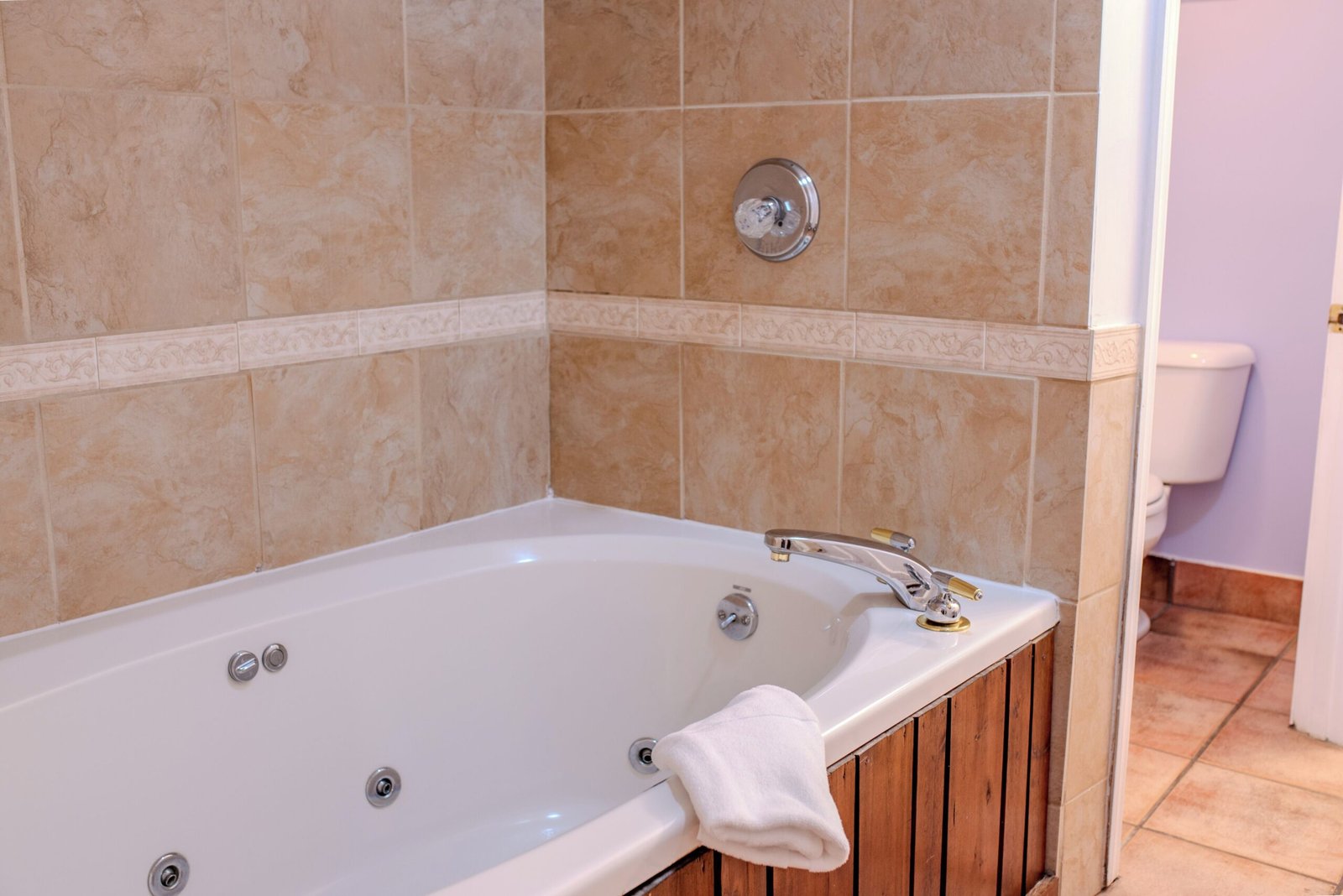 McKinley Edwards Inn jacuzzi suite best overall