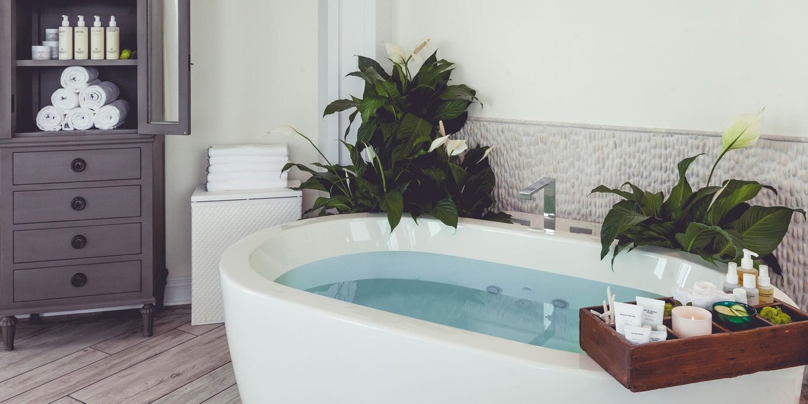 Pelican Grand Beach Resort - A Noble House Resort jacuzzi suite most luxurious