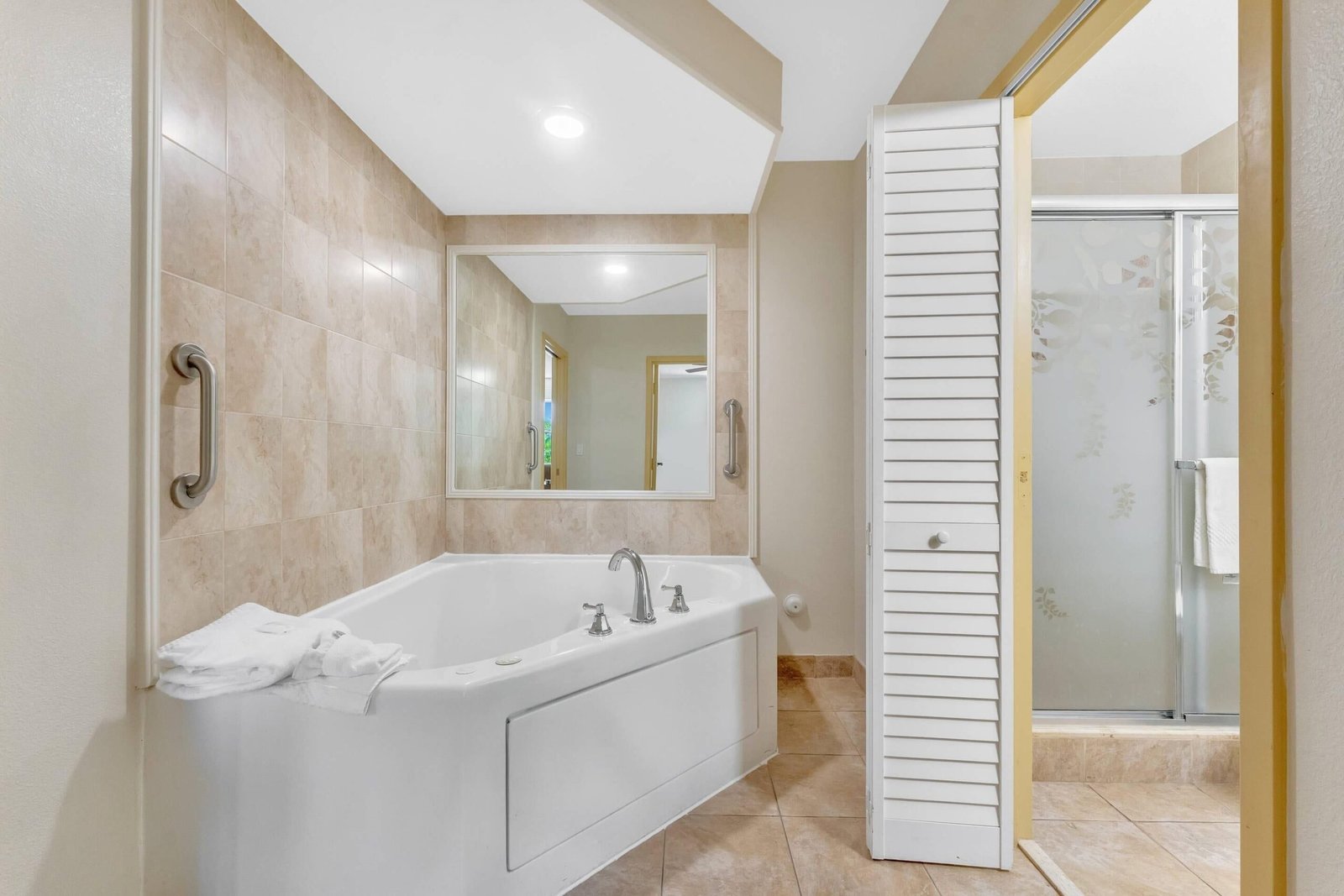 Rodeway Inn & Suites Fort Lauderdale Airport & Cruise Port jacuzzi suite most affordable