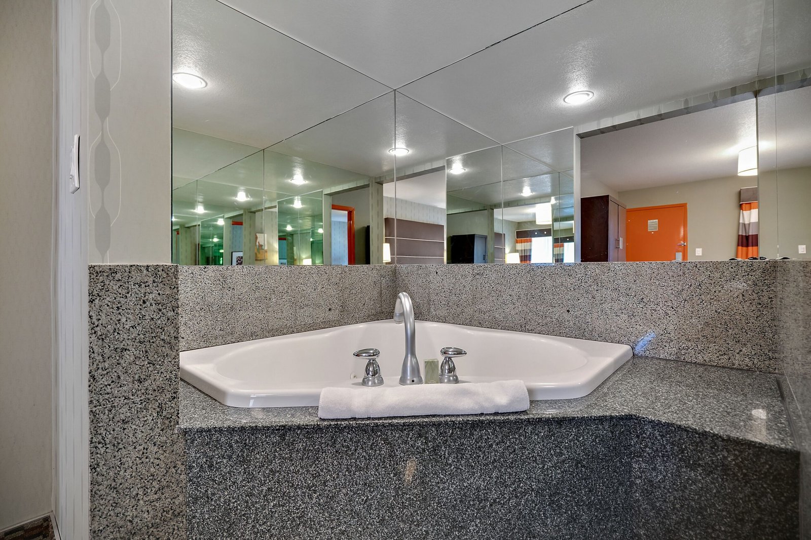 Scottsdale Parkview Hotel jacuzzi suite most affordable