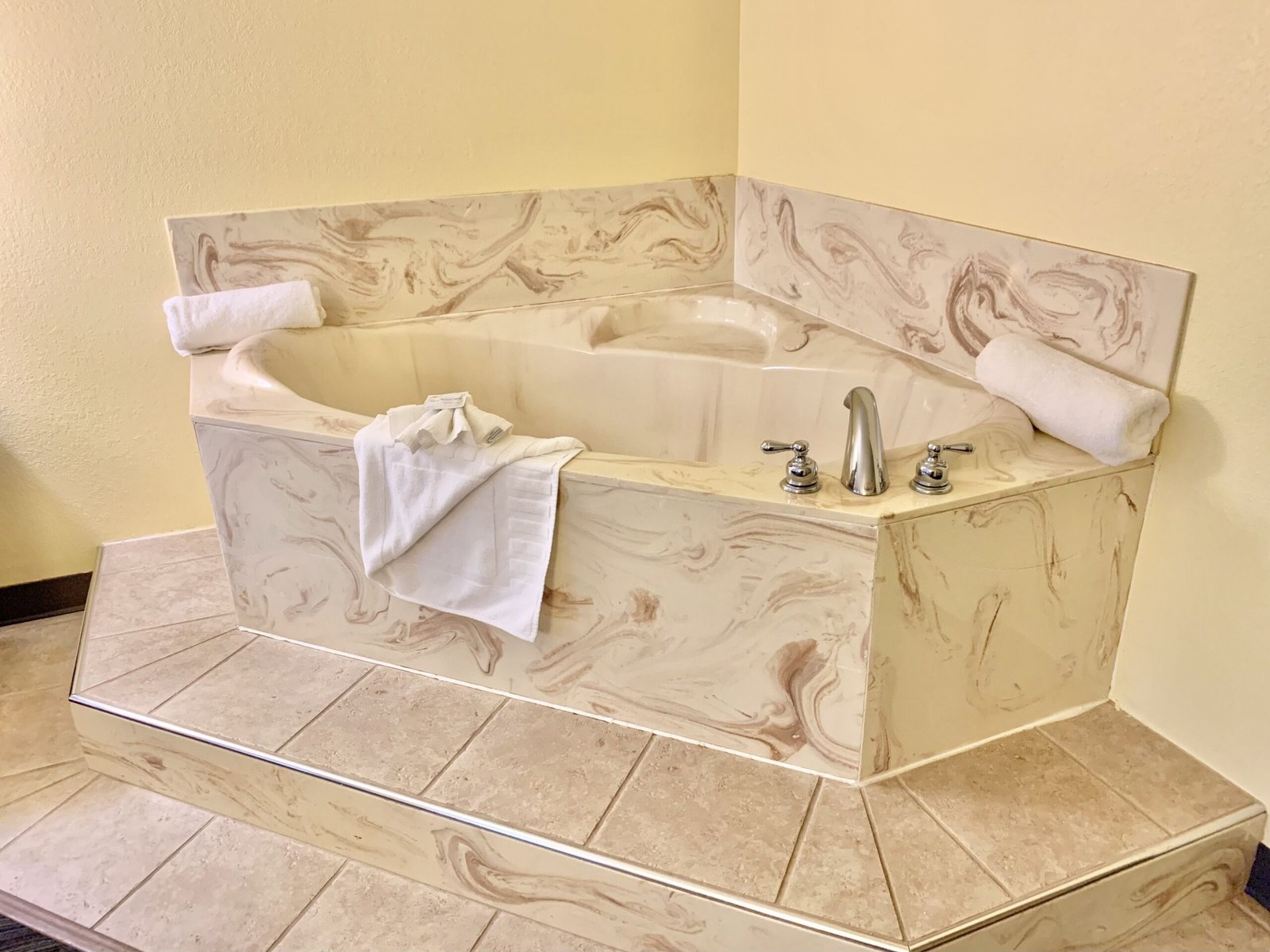 Seven Gables Inn jacuzzi suite best near titanic museum