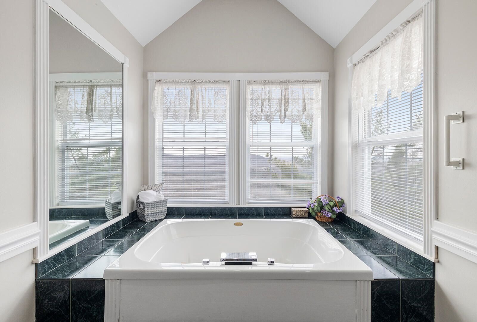 The Bradford jacuzzi suite most affordable