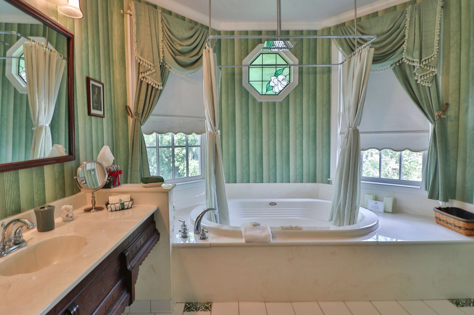 The Cypress Inn Bed and Breakfast jacuzzi suite highest-rated stay