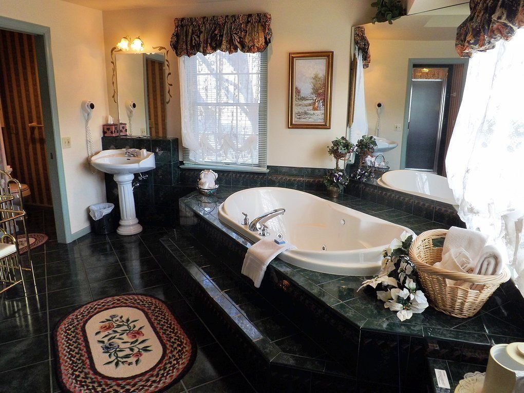 West Ridge Bed and Breakfast jacuzzi suite most romantic